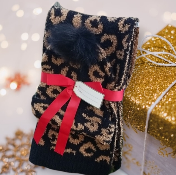 Accessories - Women's Hat & Skarf Set